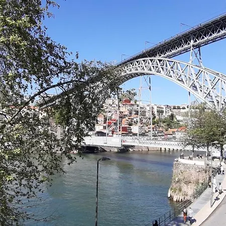 Daire Amazing River Views - 3 Appartment, Free Parking *